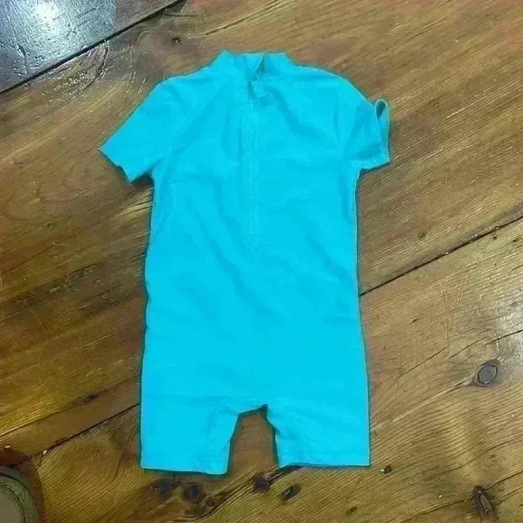 Carter’s baby shark one piece wet suit bathing suit size 12 Months - Picture 3 of 5